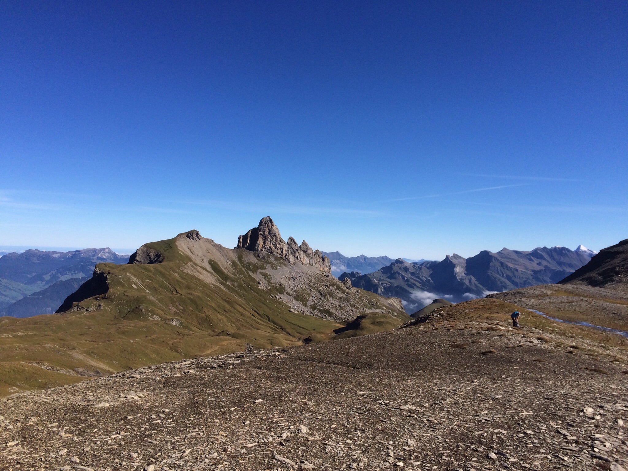Der Blick zurück von der Hogant zu den einzigartigen Lobhörnern